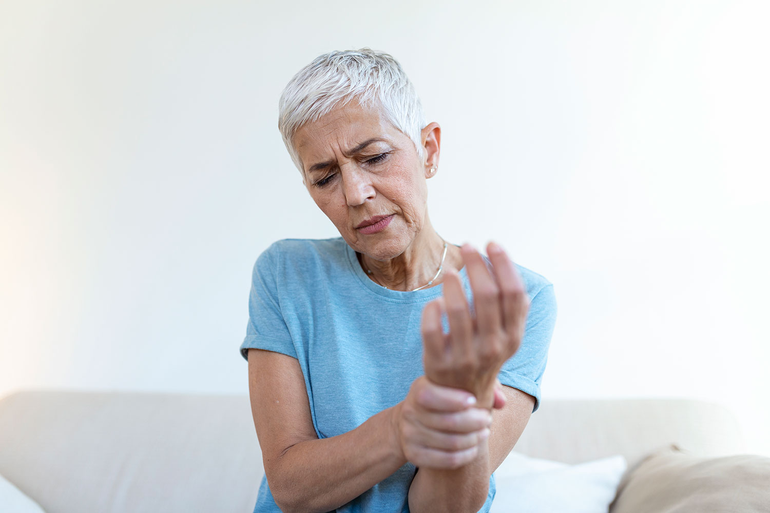 Esta hormona fortalece los huesos en mujeres y previene la osteoporosis
