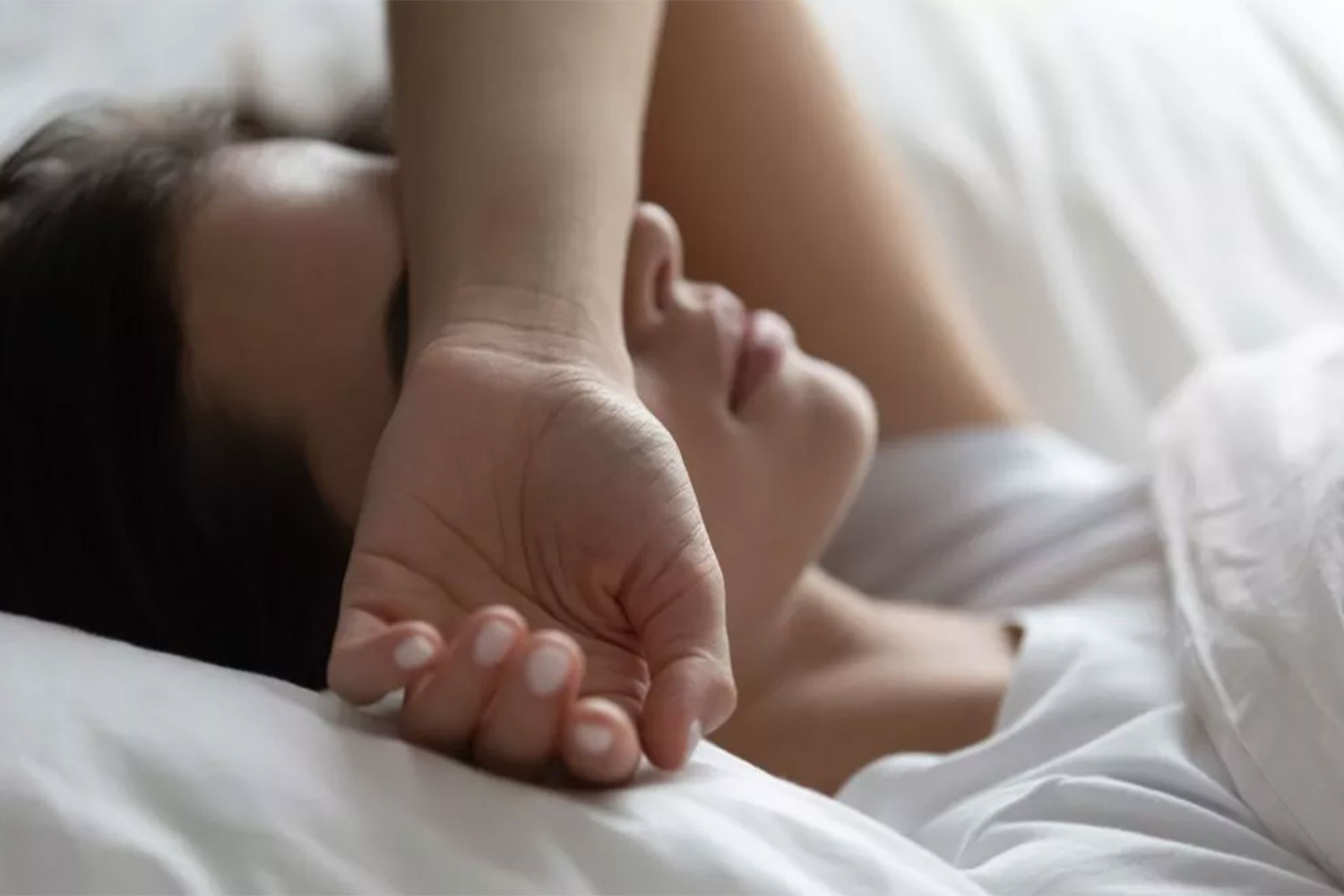 Menos felices y más ansiosos; estas son las consecuencias de dormir mal