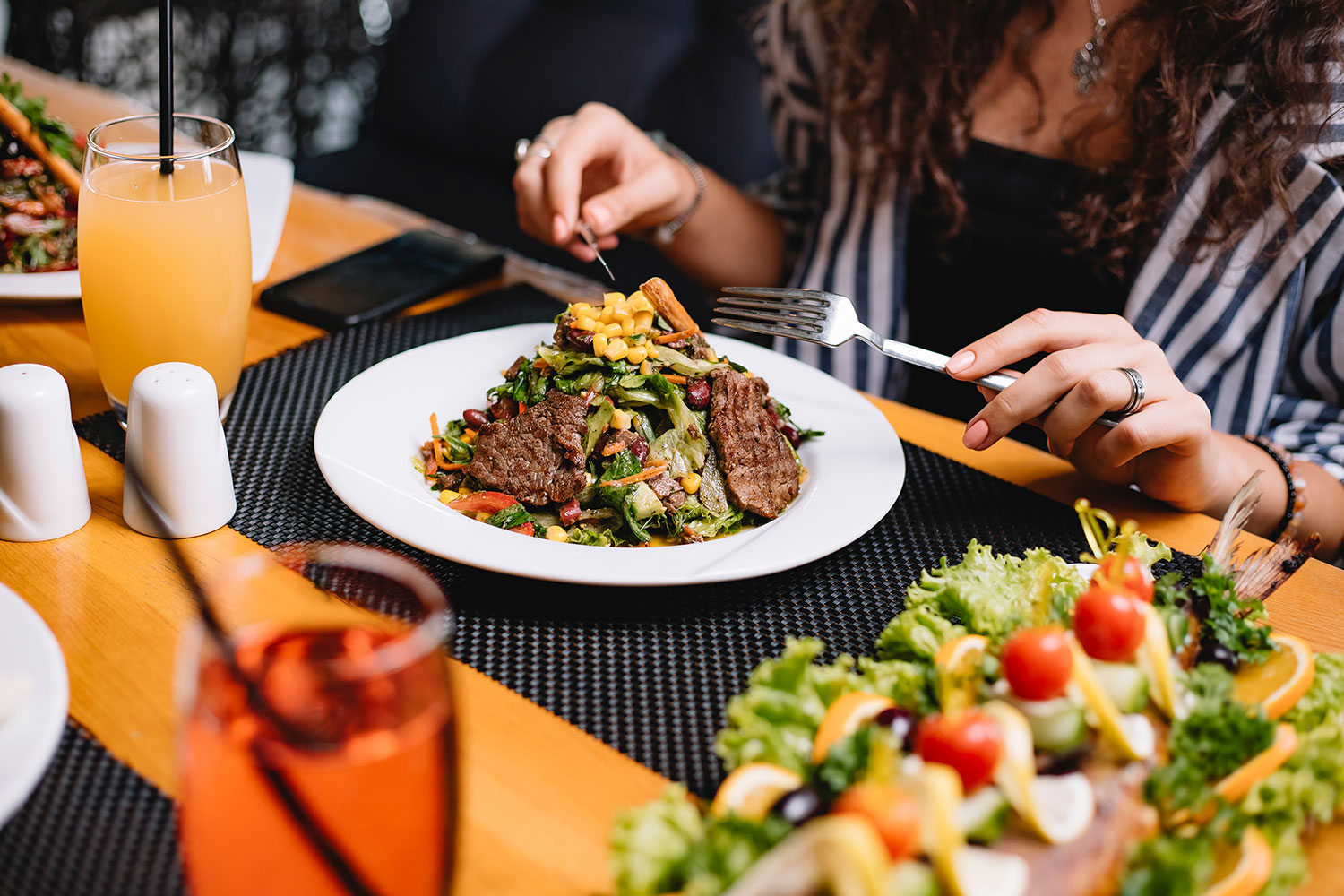 En qué orden tienes que comer la comida para no engordar