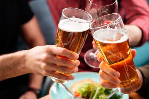 Con tan solo una bebida alcohólica al día se puede aumentar el riesgo de morir de numerosos tipos de cáncer