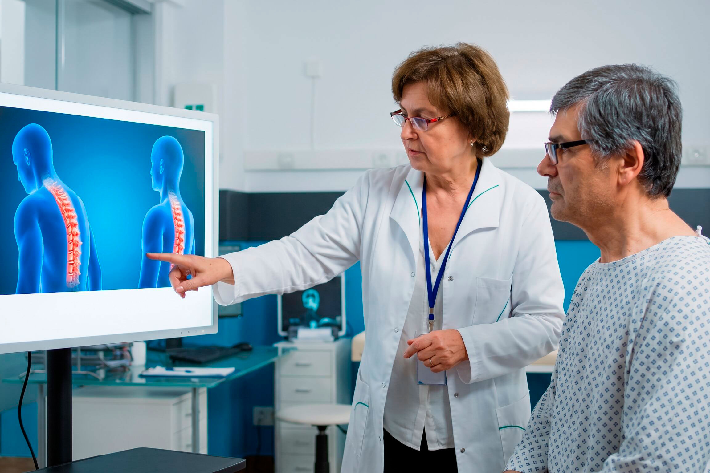 Cuánta altura se pierde a partir de ser adulto: la ciencia revela por qué ocurre y qué hacer para evitarlo